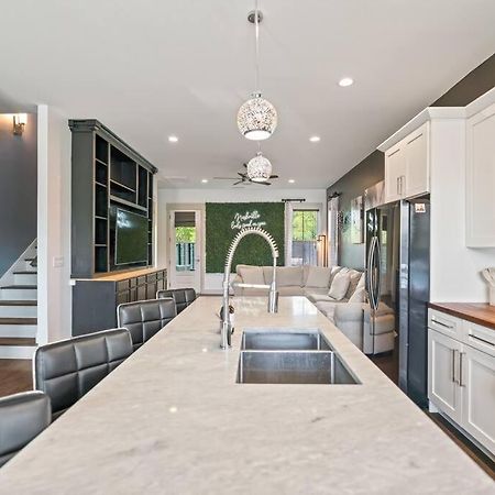 King Bed, Balcony, Covered Patio & Firepit! 8 Minutes From Broadway Nashville Exterior foto