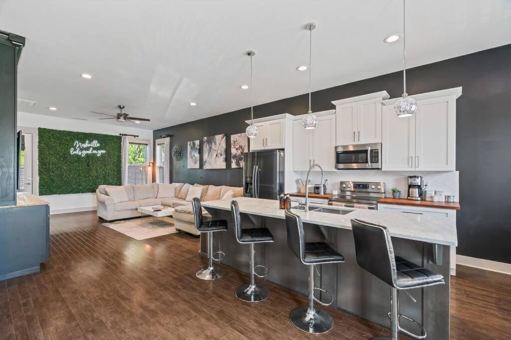 King Bed, Balcony, Covered Patio & Firepit! 8 Minutes From Broadway Nashville Exterior foto