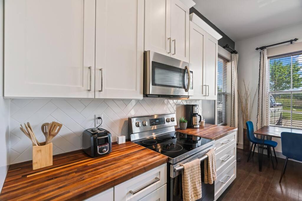 King Bed, Balcony, Covered Patio & Firepit! 8 Minutes From Broadway Nashville Exterior foto