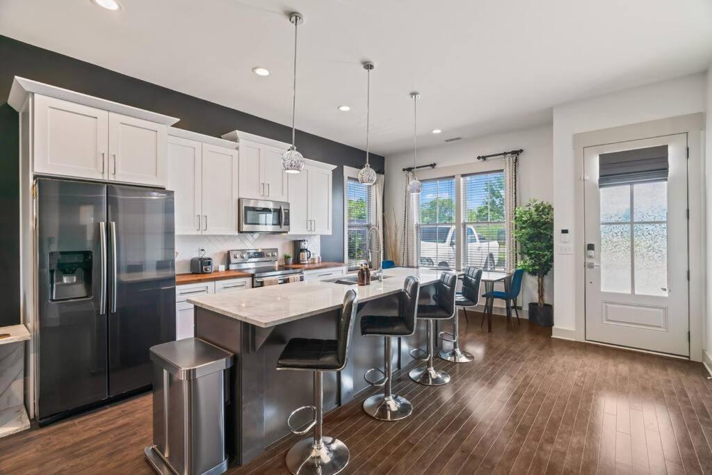 King Bed, Balcony, Covered Patio & Firepit! 8 Minutes From Broadway Nashville Exterior foto