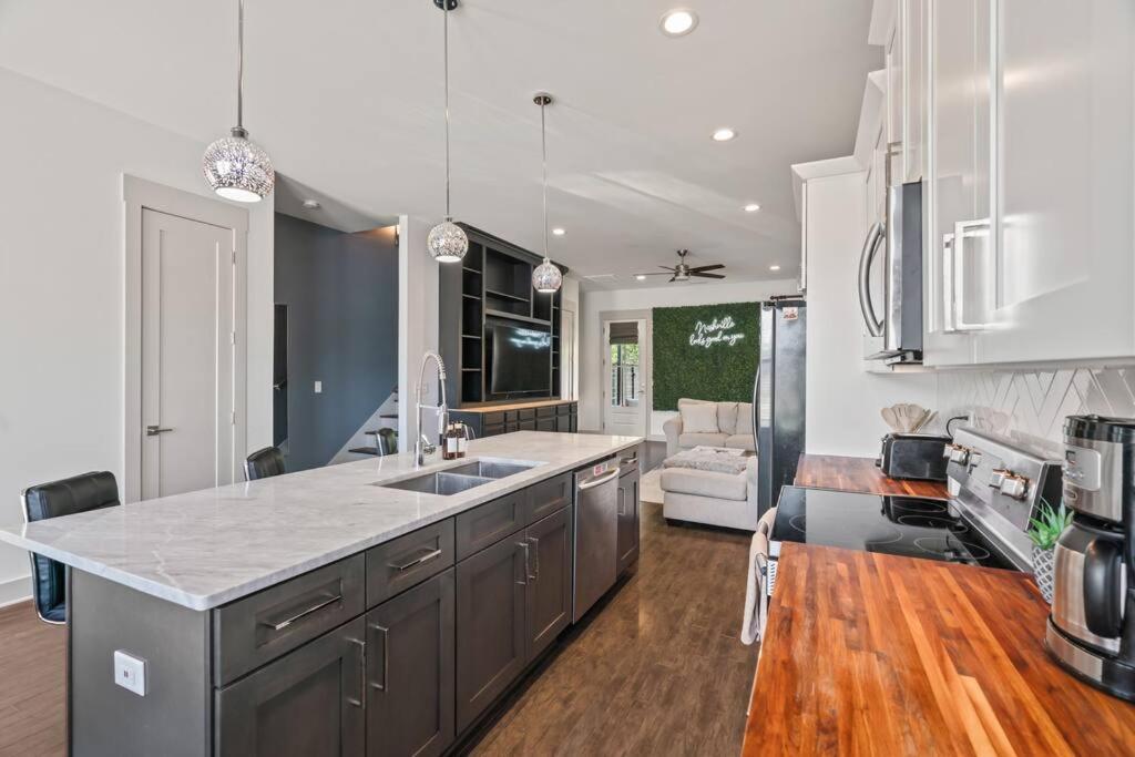 King Bed, Balcony, Covered Patio & Firepit! 8 Minutes From Broadway Nashville Exterior foto