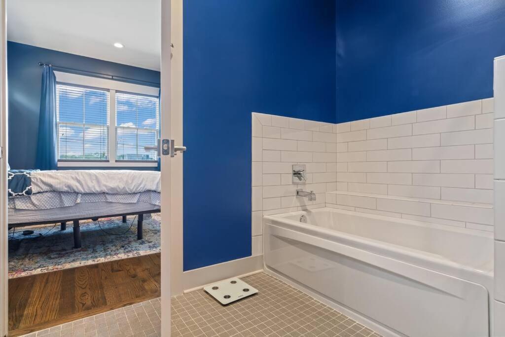 King Bed, Balcony, Covered Patio & Firepit! 8 Minutes From Broadway Nashville Exterior foto