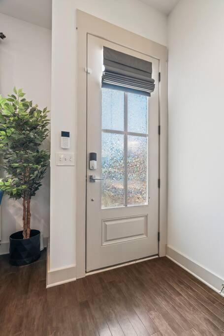 King Bed, Balcony, Covered Patio & Firepit! 8 Minutes From Broadway Nashville Exterior foto
