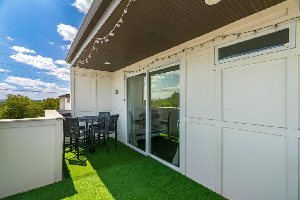 King Bed, Balcony, Covered Patio & Firepit! 8 Minutes From Broadway Nashville Exterior foto