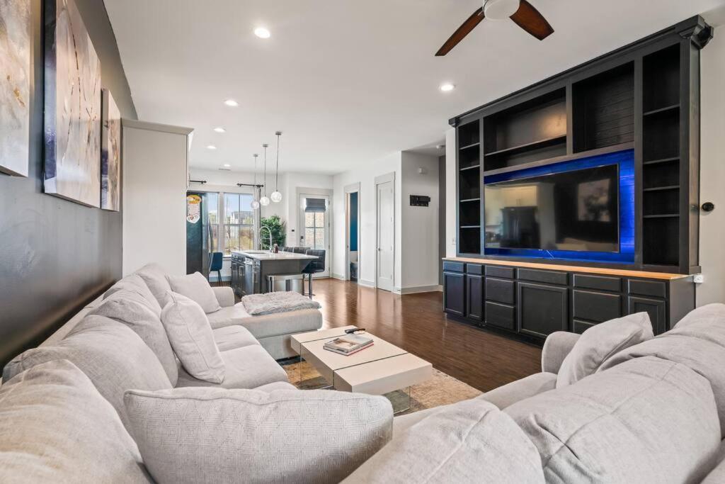 King Bed, Balcony, Covered Patio & Firepit! 8 Minutes From Broadway Nashville Exterior foto