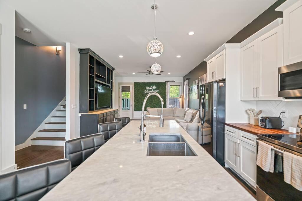 King Bed, Balcony, Covered Patio & Firepit! 8 Minutes From Broadway Nashville Exterior foto