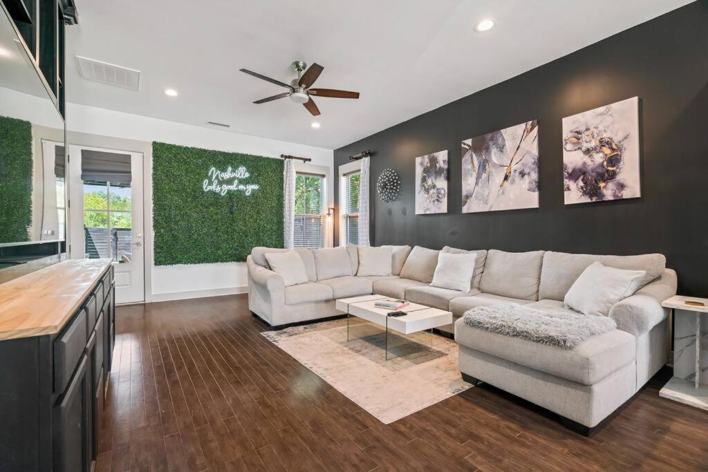 King Bed, Balcony, Covered Patio & Firepit! 8 Minutes From Broadway Nashville Exterior foto