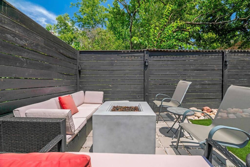 King Bed, Balcony, Covered Patio & Firepit! 8 Minutes From Broadway Nashville Exterior foto